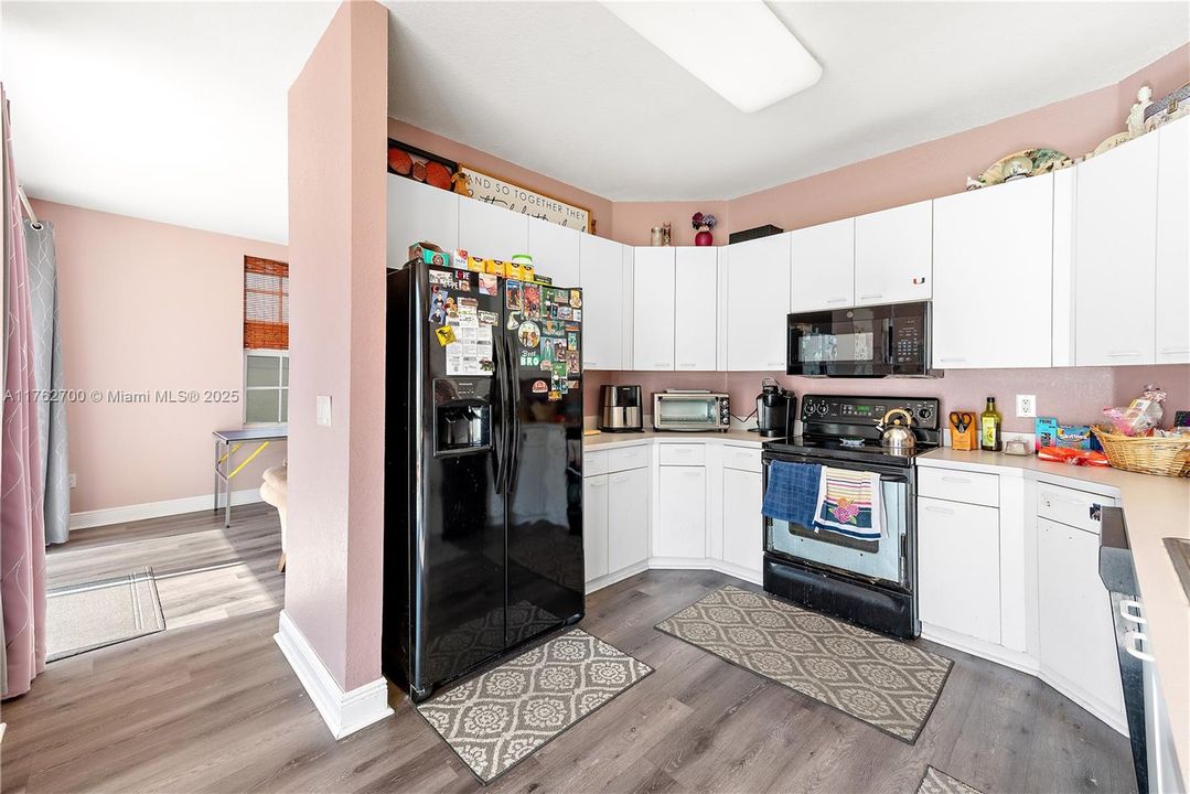 For Sale: $789,900 (5 beds, 3 baths, 2998 Square Feet)