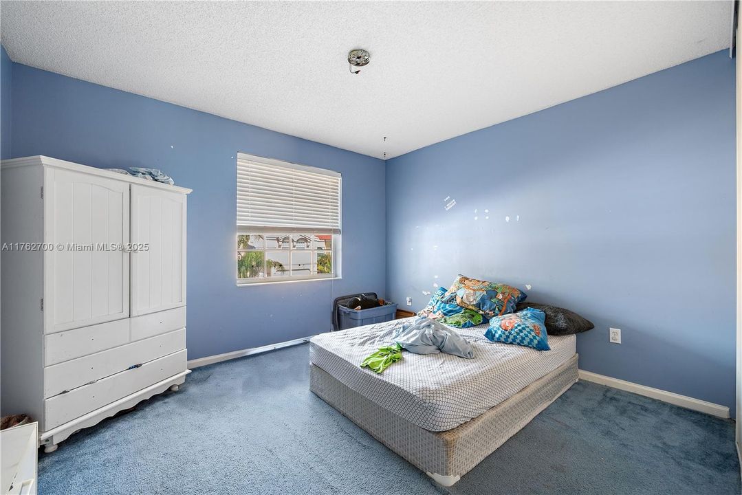 For Sale: $789,900 (5 beds, 3 baths, 2998 Square Feet)