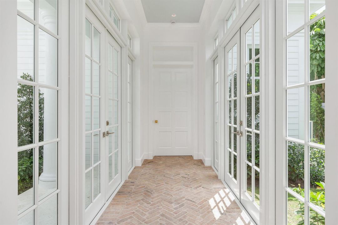 Vestibule leading to Guest Suite