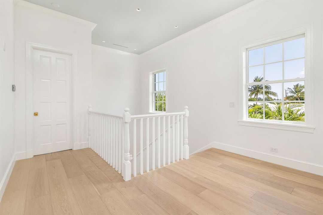 Entryway to 2nd Floor