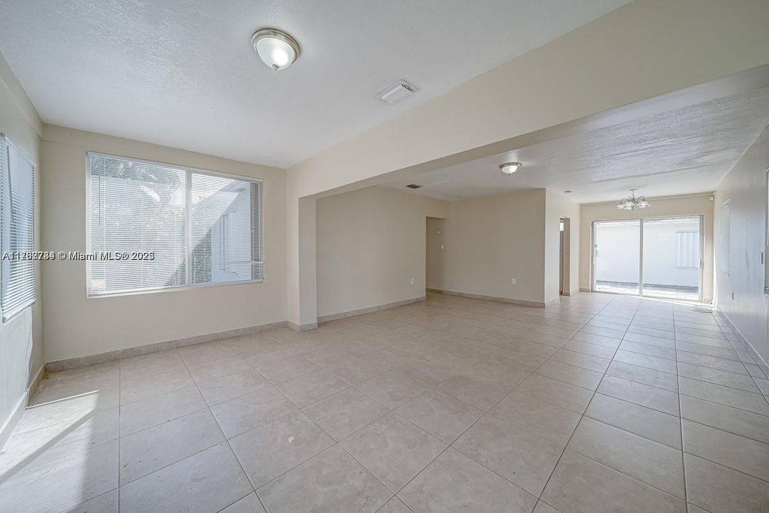 En Venta: $750,000 (3 camas, 2 baños, 1037 Pies cuadrados)