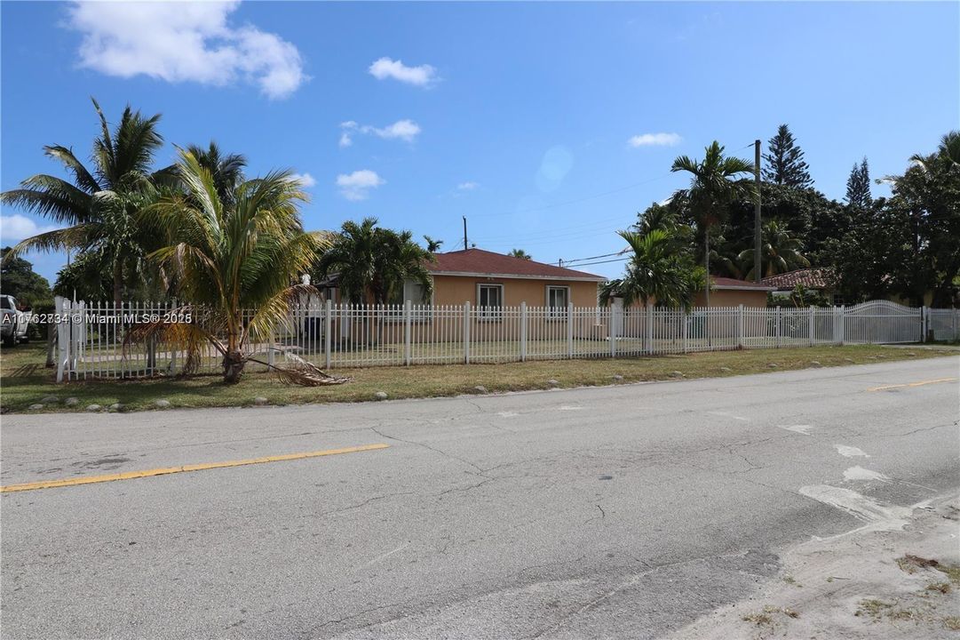 En Venta: $750,000 (3 camas, 2 baños, 1037 Pies cuadrados)