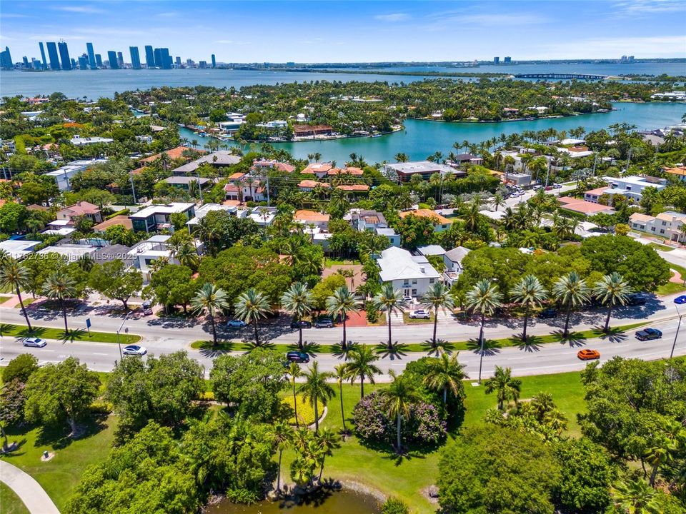 На продажу: $1,900,000 (4 спален, 2 ванн, 0 Квадратных фут)