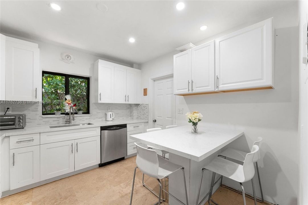 На продажу: $1,900,000 (4 спален, 2 ванн, 0 Квадратных фут)