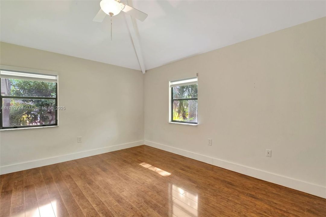 最近售出: $2,200,000 (4 贝兹, 3 浴室, 3629 平方英尺)