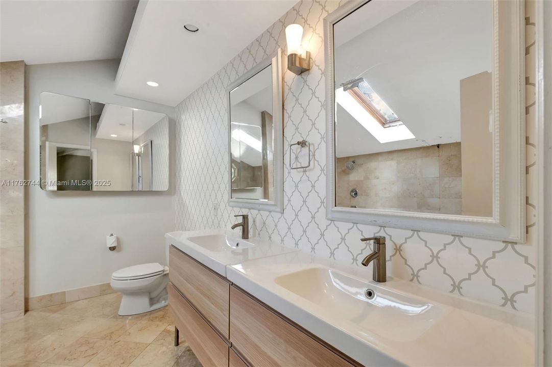 最近售出: $2,200,000 (4 贝兹, 3 浴室, 3629 平方英尺)