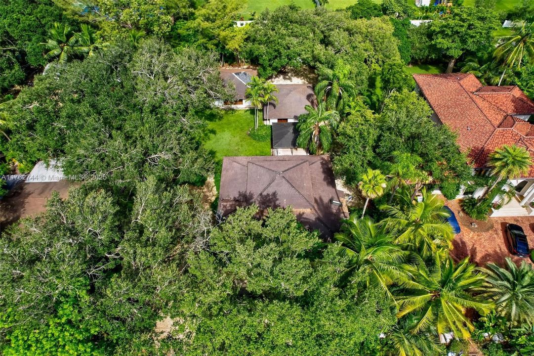 最近售出: $2,200,000 (4 贝兹, 3 浴室, 3629 平方英尺)