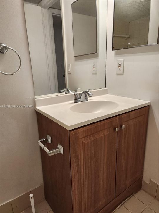 待售: $259,900 (2 贝兹, 2 浴室, 1113 平方英尺)