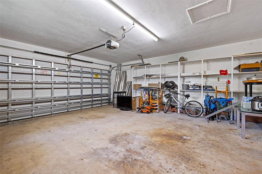 最近售出: $959,000 (3 贝兹, 2 浴室, 2520 平方英尺)