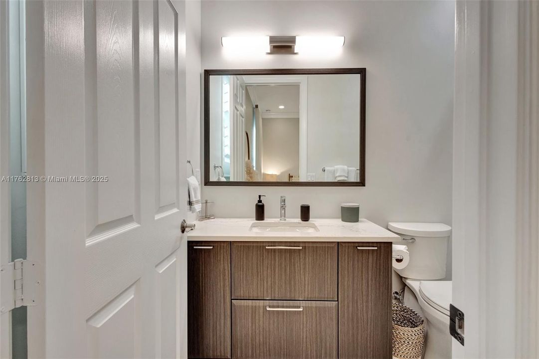 Recently Sold: $819,900 (3 beds, 3 baths, 2733 Square Feet)