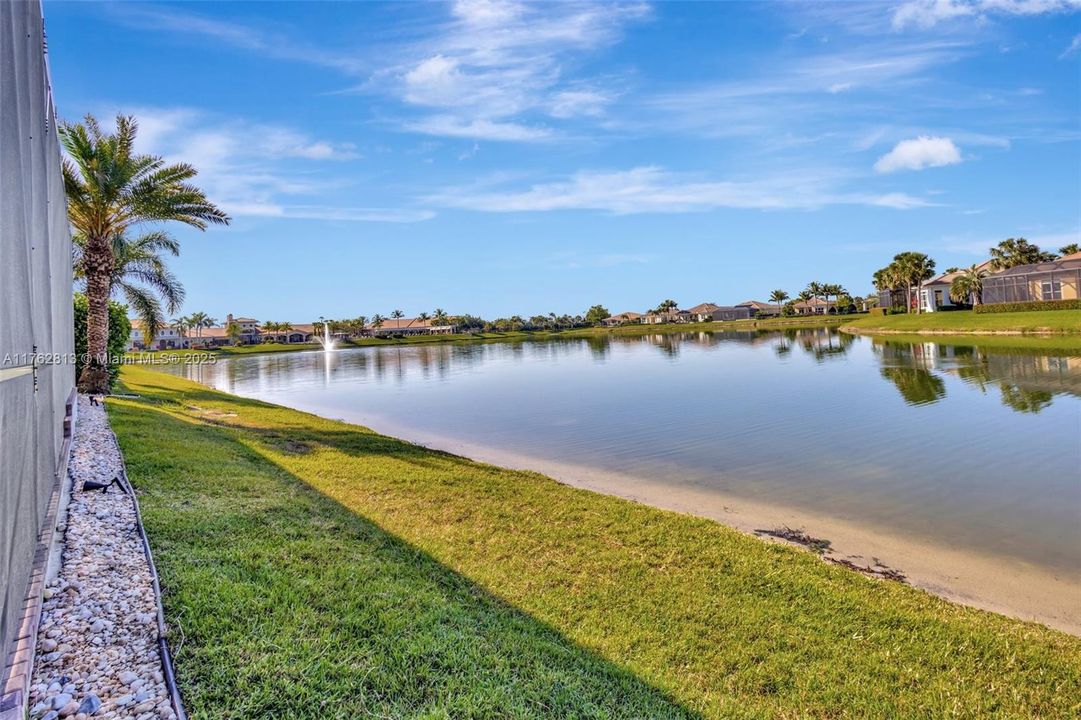 Recently Sold: $819,900 (3 beds, 3 baths, 2733 Square Feet)