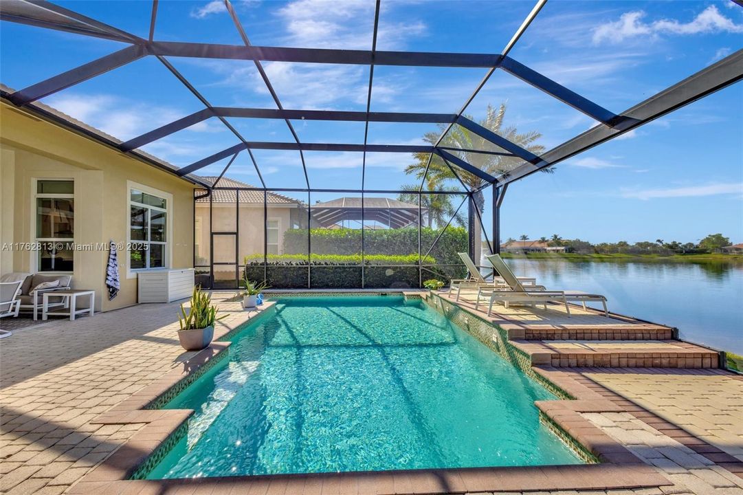 Recently Sold: $819,900 (3 beds, 3 baths, 2733 Square Feet)