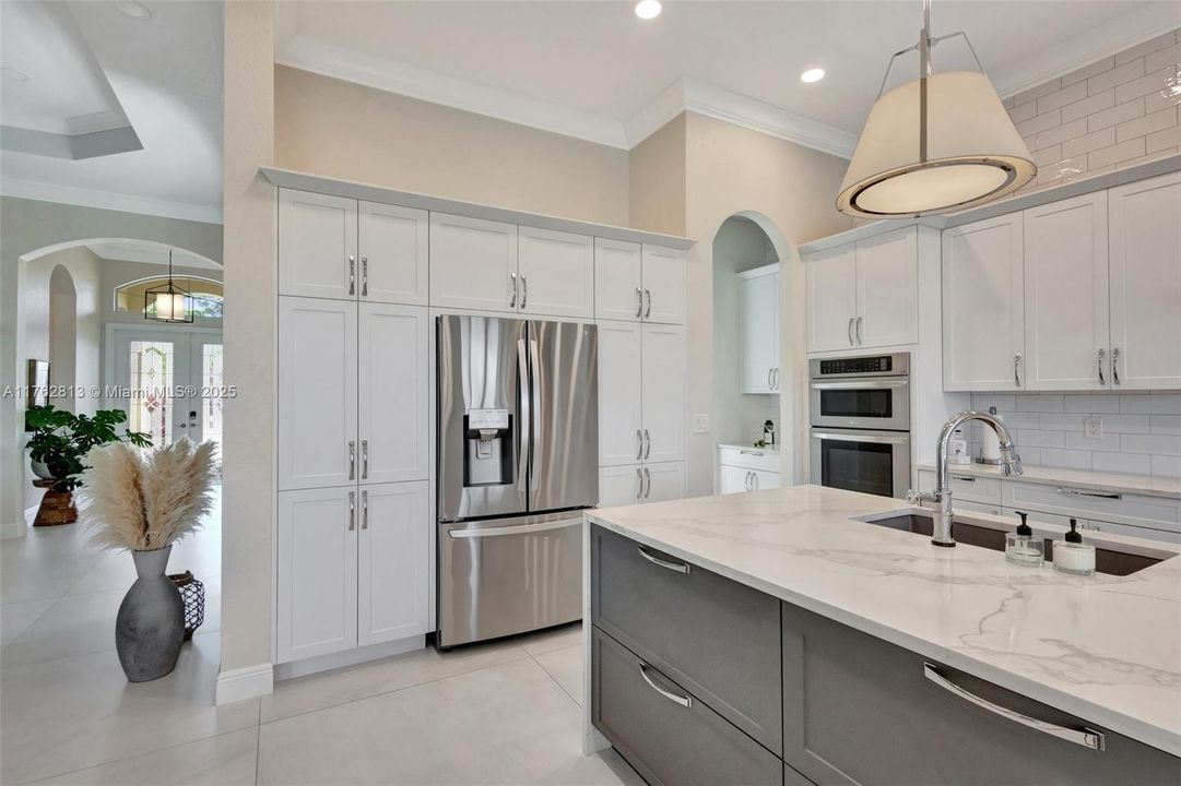 Recently Sold: $819,900 (3 beds, 3 baths, 2733 Square Feet)