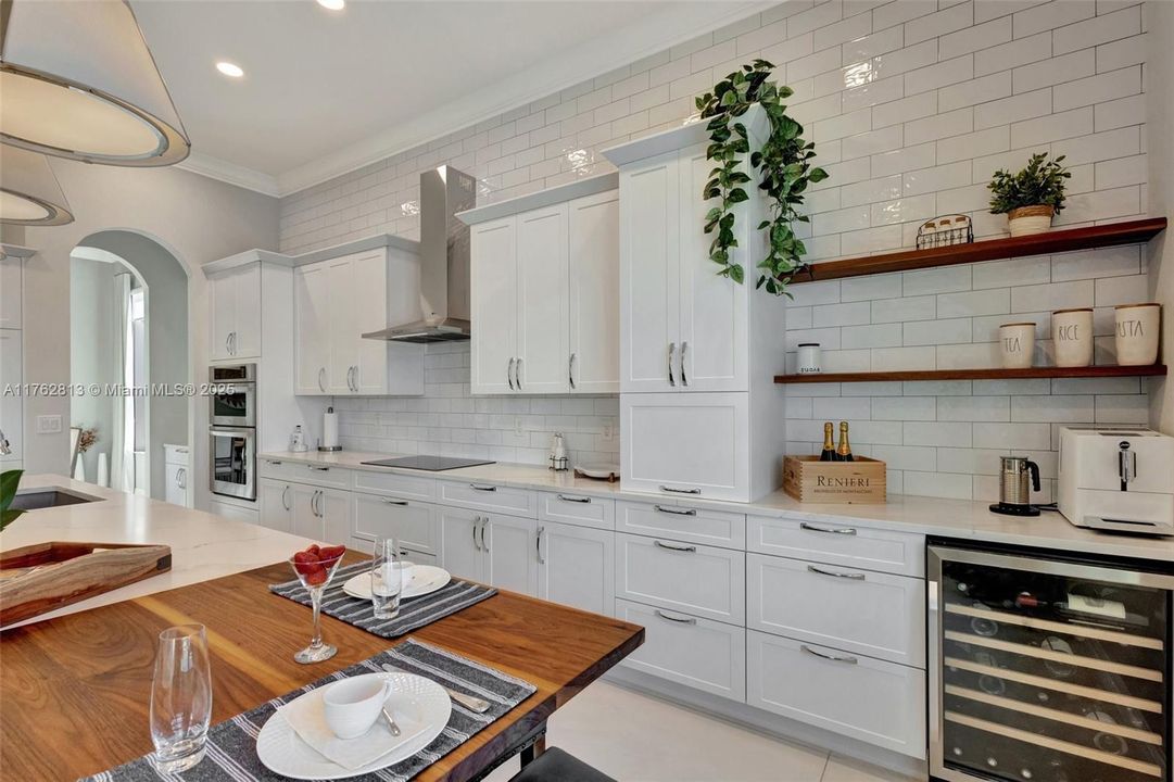 Recently Sold: $819,900 (3 beds, 3 baths, 2733 Square Feet)