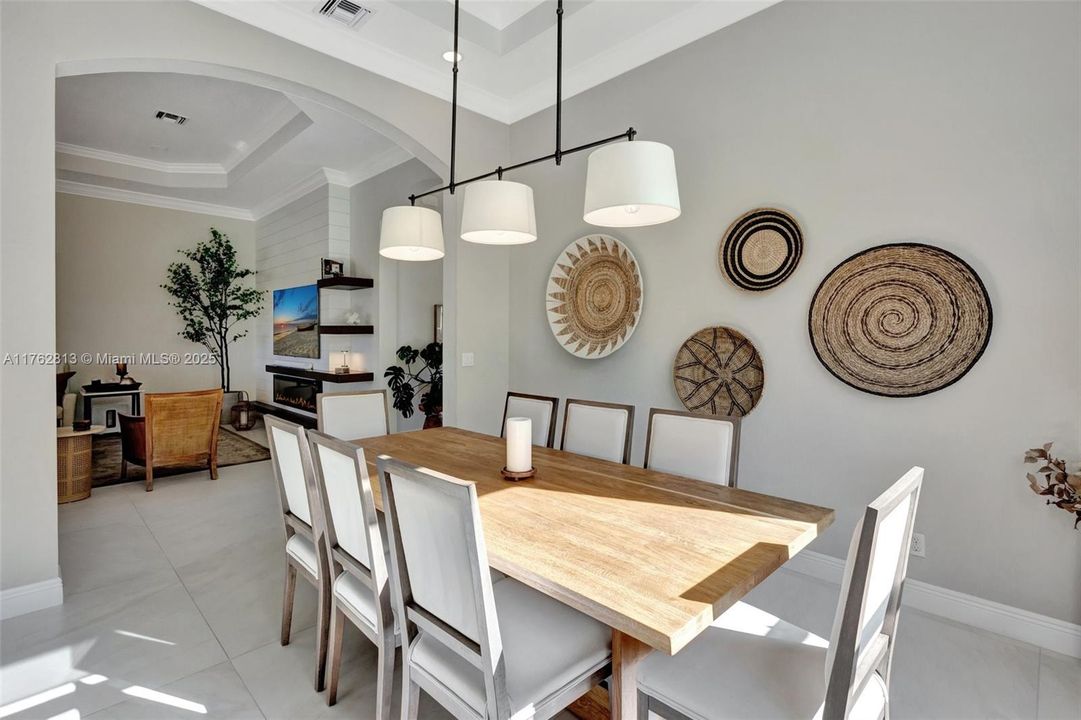 Recently Sold: $819,900 (3 beds, 3 baths, 2733 Square Feet)