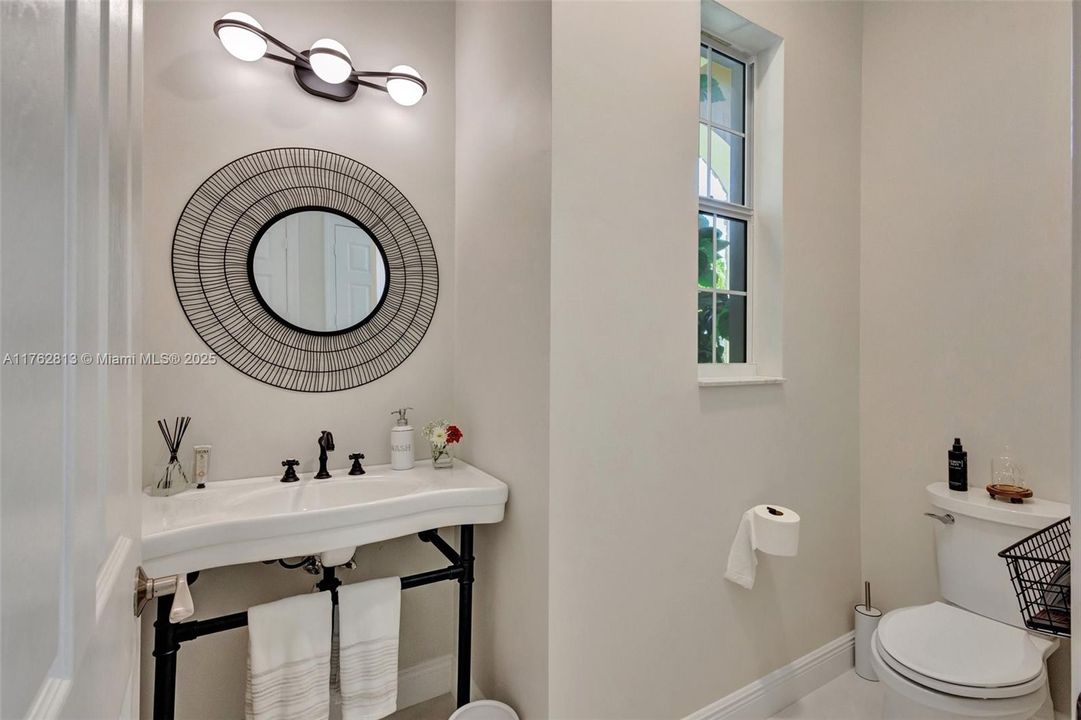 Recently Sold: $819,900 (3 beds, 3 baths, 2733 Square Feet)