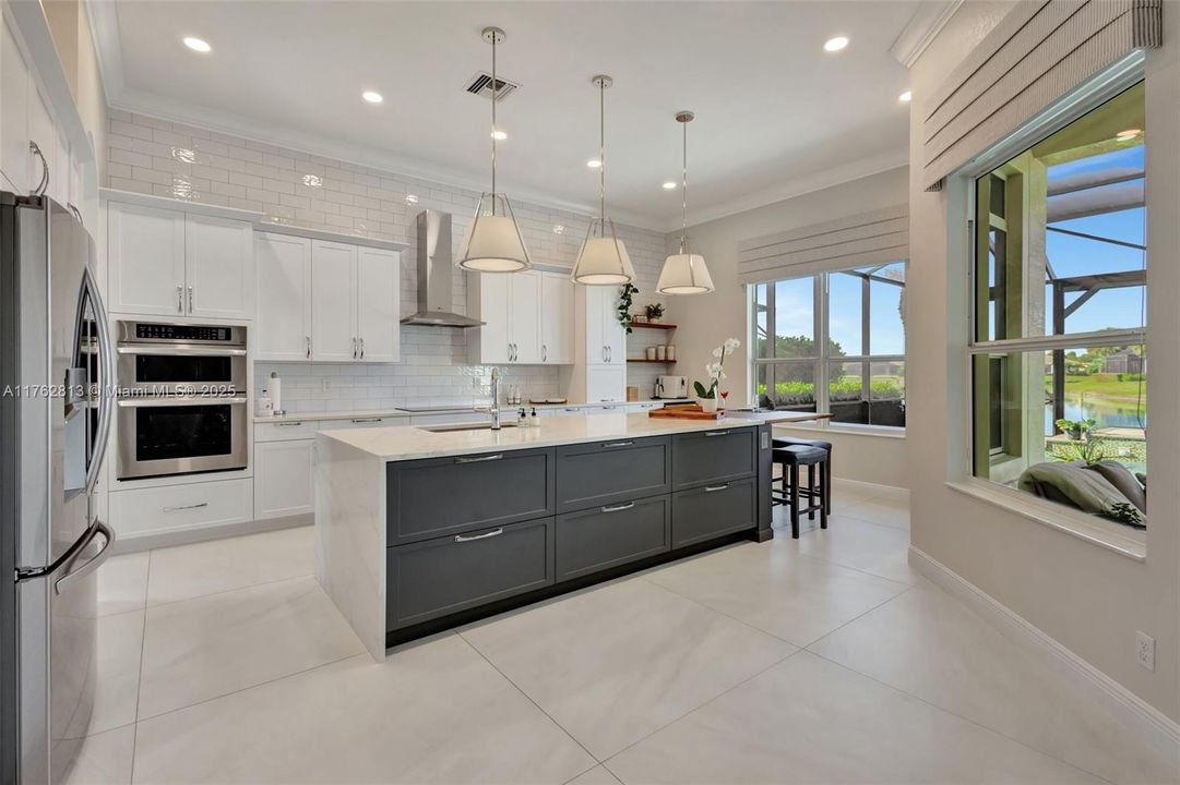 Recently Sold: $819,900 (3 beds, 3 baths, 2733 Square Feet)