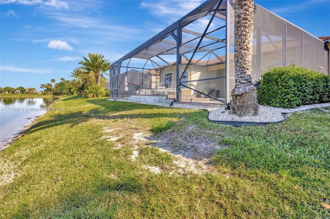 Recently Sold: $819,900 (3 beds, 3 baths, 2733 Square Feet)