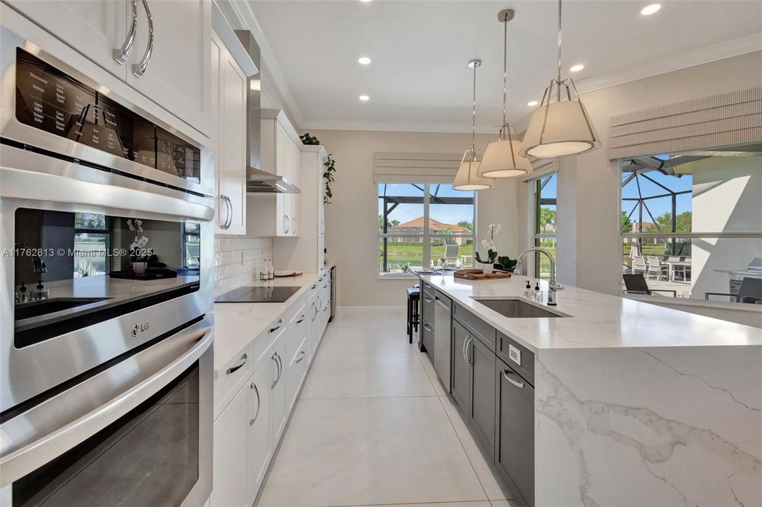 Recently Sold: $819,900 (3 beds, 3 baths, 2733 Square Feet)