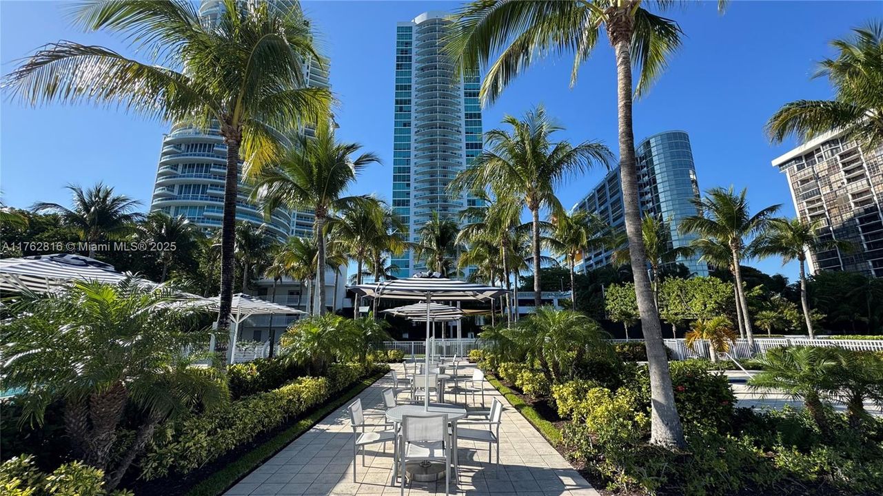 Недавно продано: $885,000 (2 спален, 2 ванн, 1367 Квадратных фут)