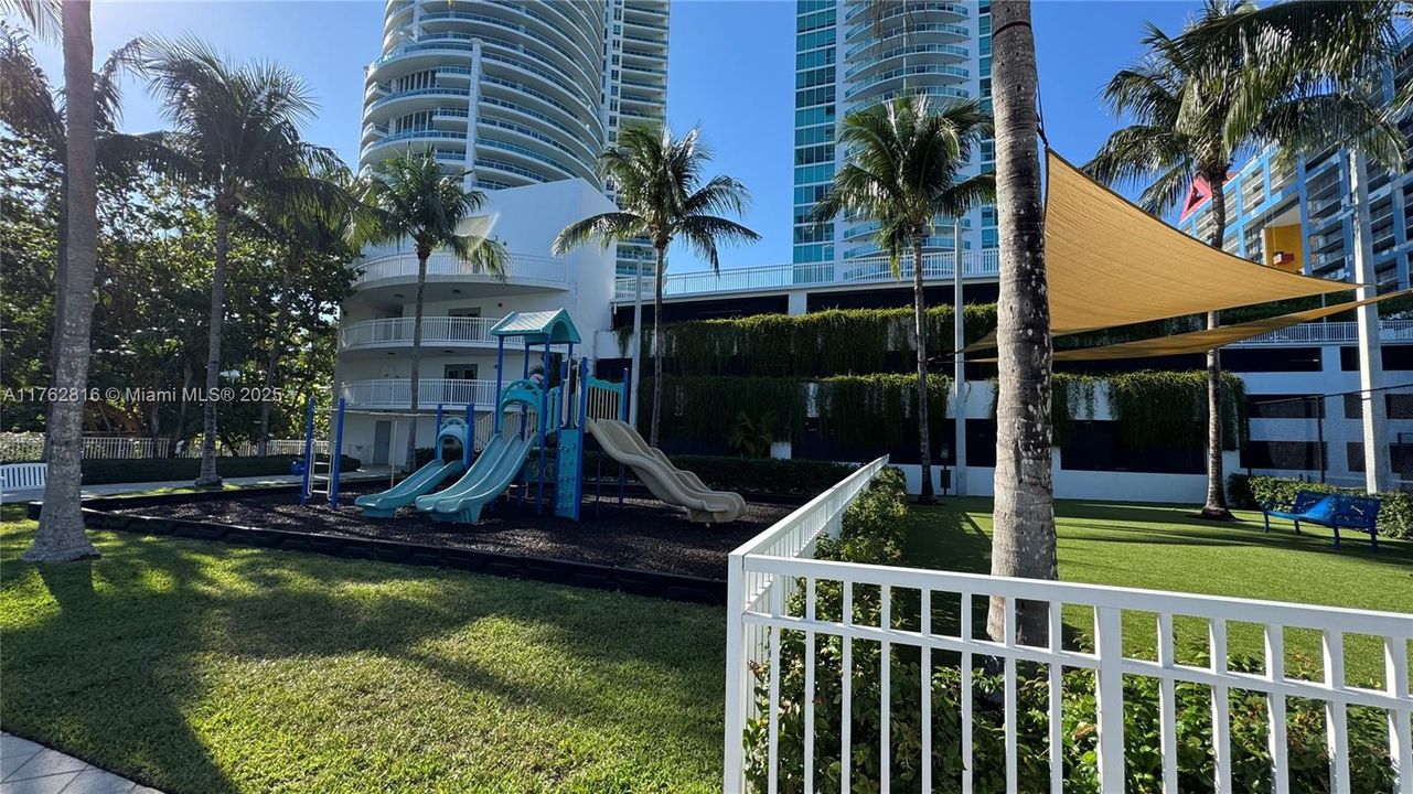 Недавно продано: $885,000 (2 спален, 2 ванн, 1367 Квадратных фут)