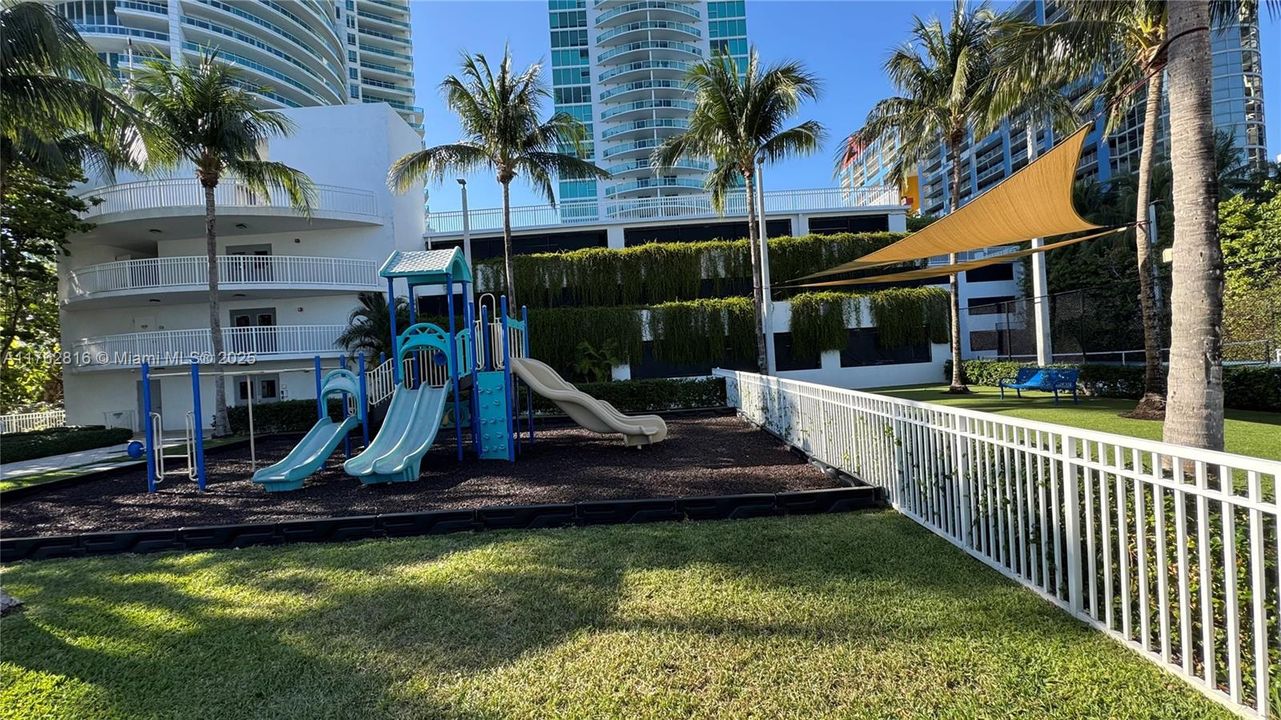 Недавно продано: $885,000 (2 спален, 2 ванн, 1367 Квадратных фут)