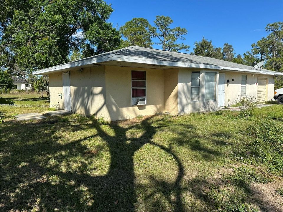 最近售出: $180,000 (2 贝兹, 3 浴室, 1235 平方英尺)