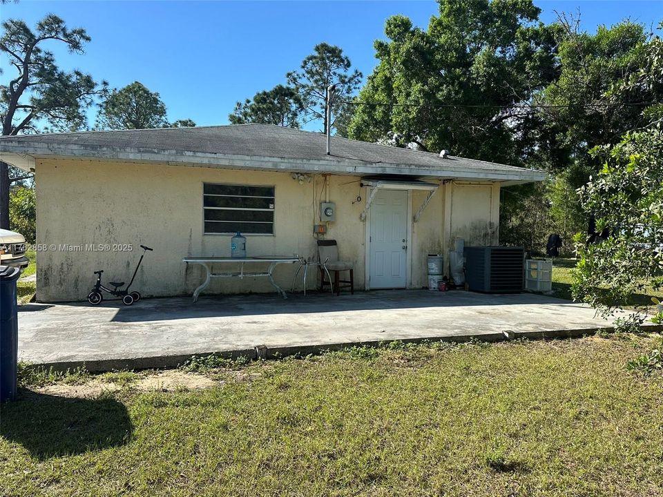 最近售出: $180,000 (2 贝兹, 3 浴室, 1235 平方英尺)