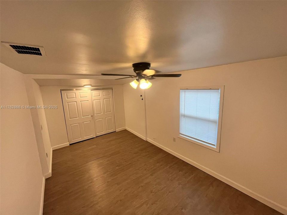 Recently Sold: $360,000 (2 beds, 1 baths, 928 Square Feet)