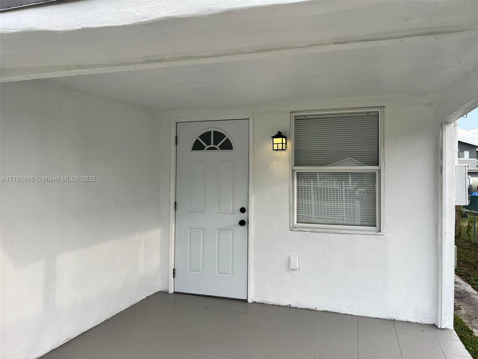 Recently Sold: $360,000 (2 beds, 1 baths, 928 Square Feet)