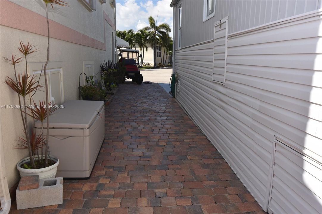 最近售出: $605,000 (2 贝兹, 2 浴室, 1032 平方英尺)