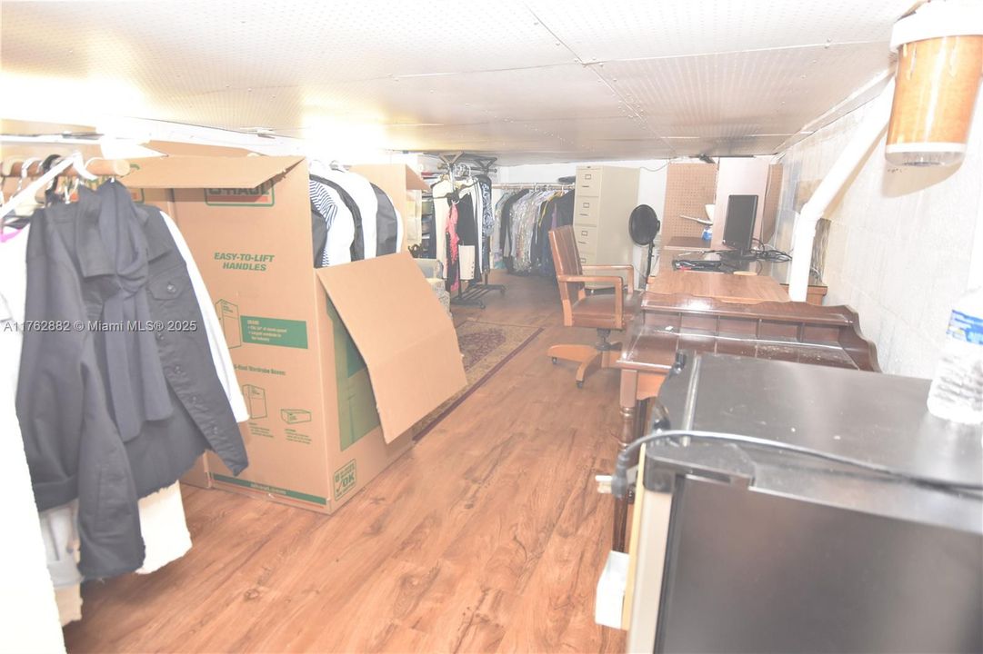 最近售出: $605,000 (2 贝兹, 2 浴室, 1032 平方英尺)