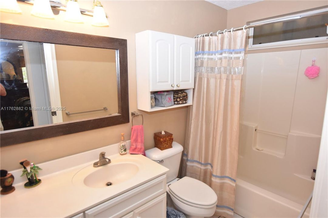 最近售出: $605,000 (2 贝兹, 2 浴室, 1032 平方英尺)