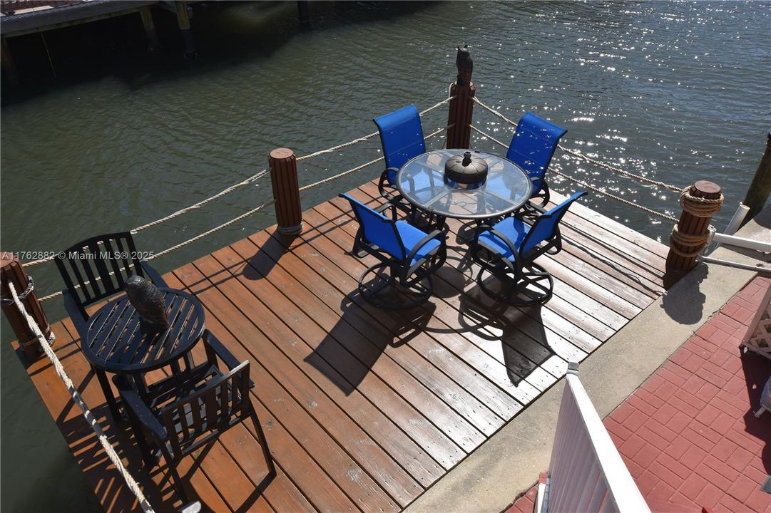 最近售出: $605,000 (2 贝兹, 2 浴室, 1032 平方英尺)