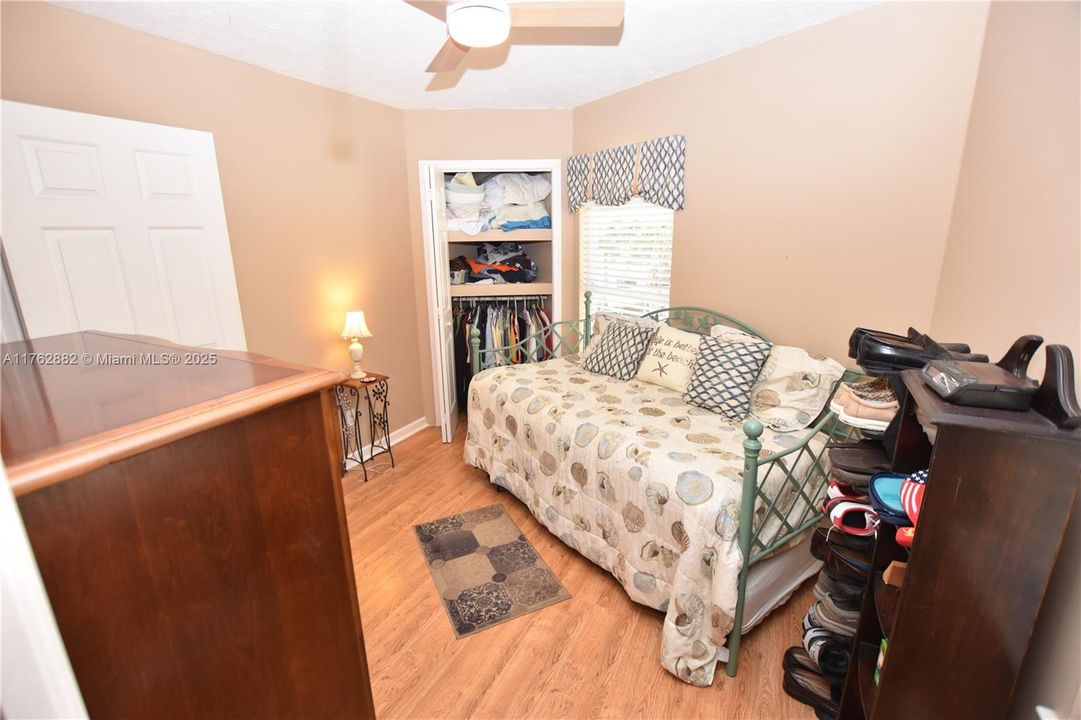 最近售出: $605,000 (2 贝兹, 2 浴室, 1032 平方英尺)