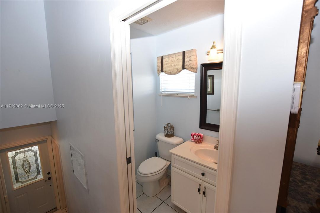 最近售出: $605,000 (2 贝兹, 2 浴室, 1032 平方英尺)