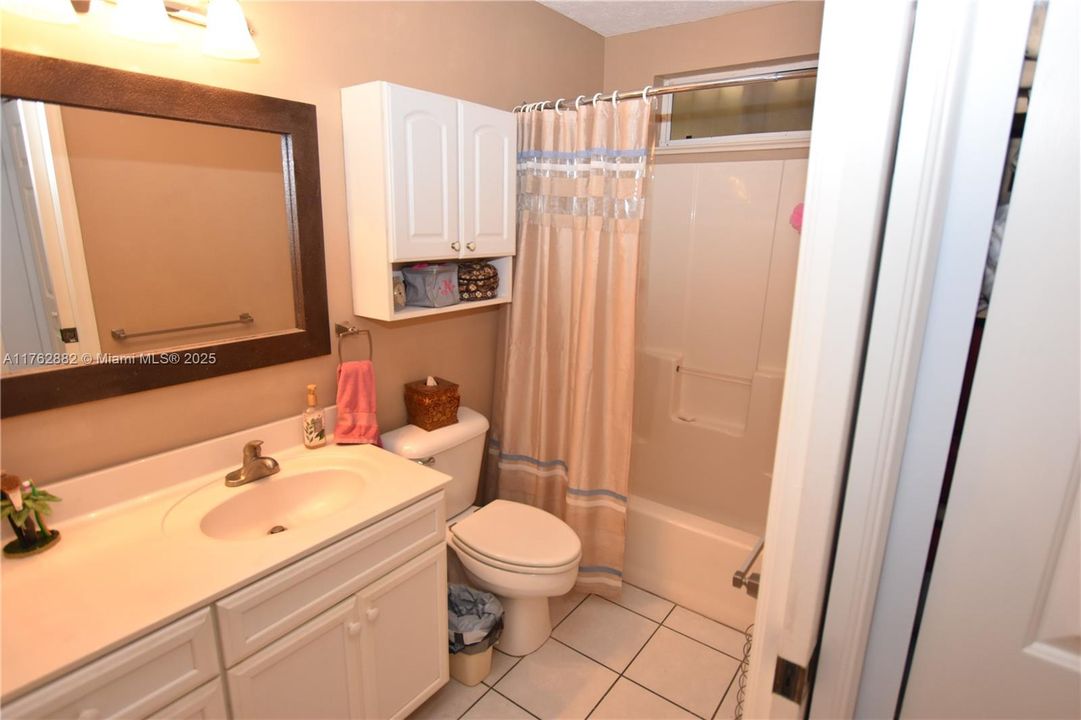 最近售出: $605,000 (2 贝兹, 2 浴室, 1032 平方英尺)