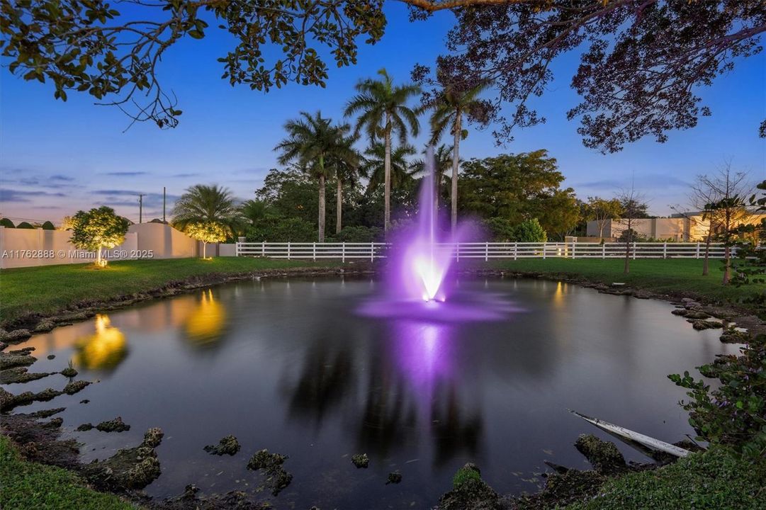 最近售出: $5,995,000 (4 贝兹, 4 浴室, 4589 平方英尺)