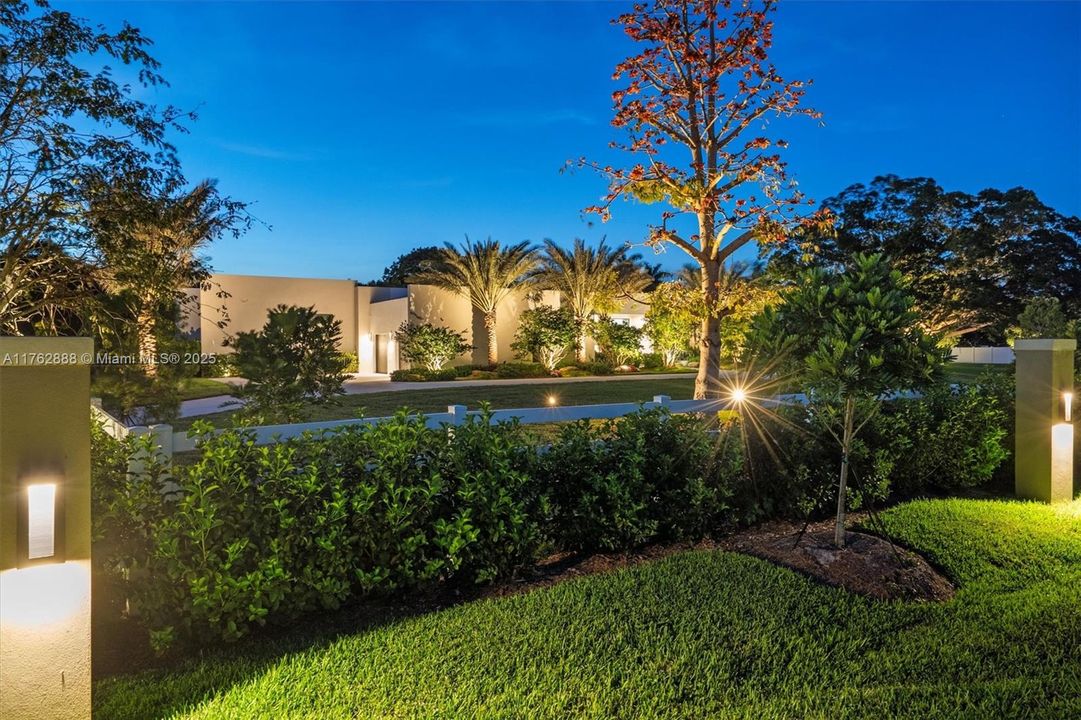 最近售出: $5,995,000 (4 贝兹, 4 浴室, 4589 平方英尺)