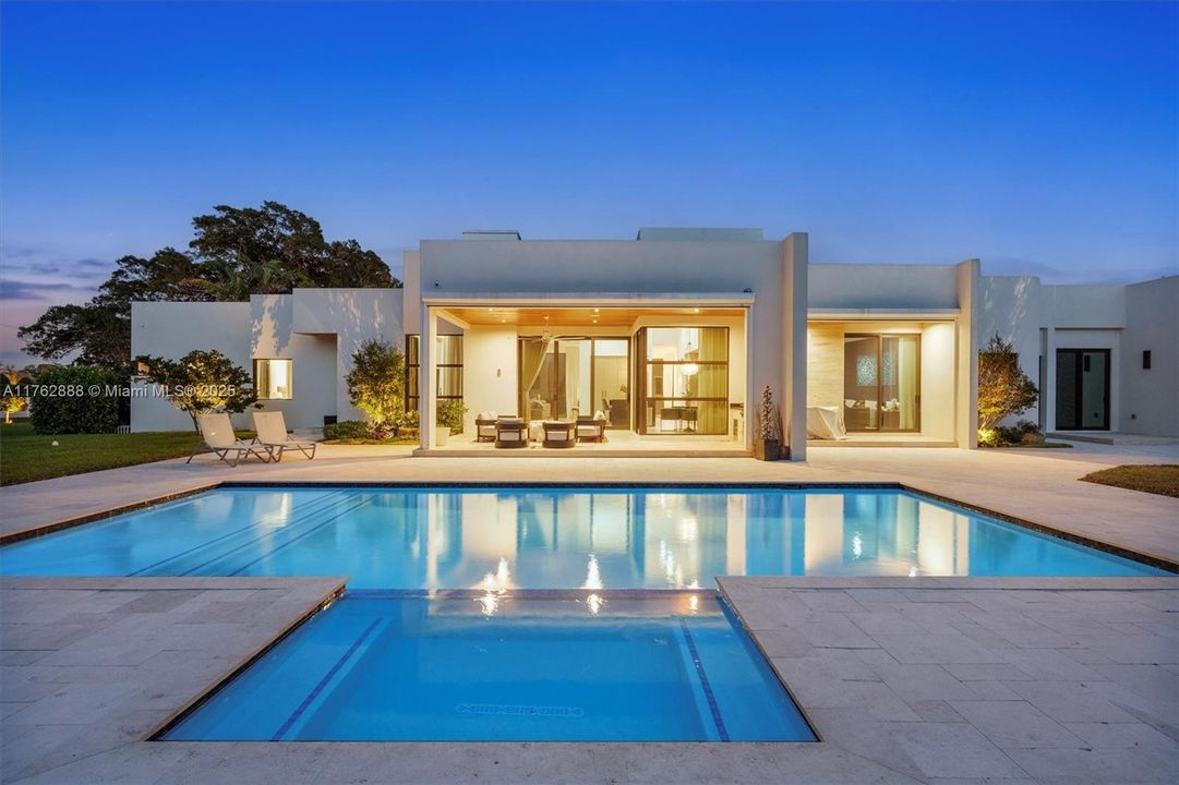 最近售出: $5,995,000 (4 贝兹, 4 浴室, 4589 平方英尺)