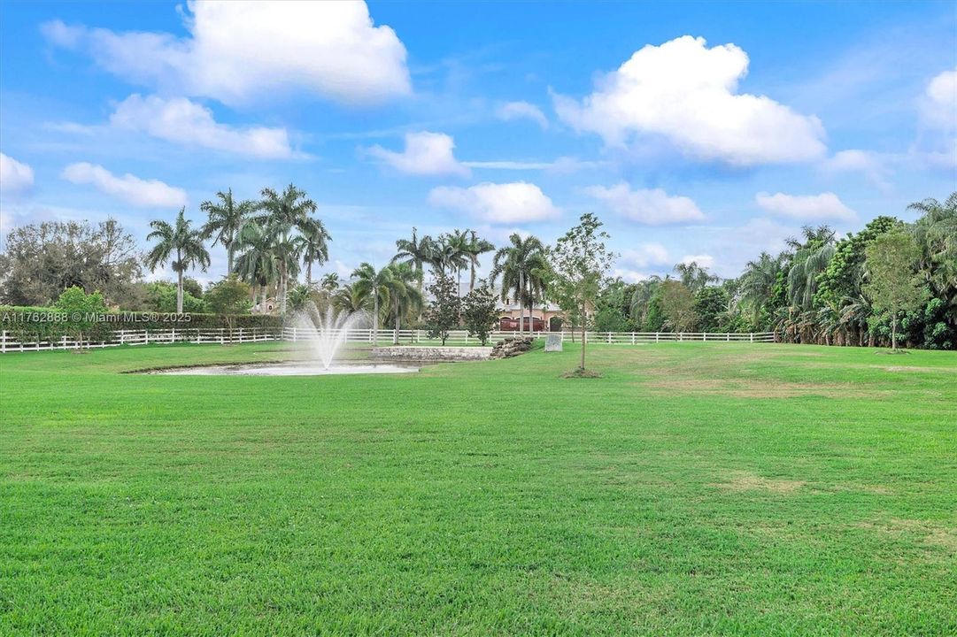 最近售出: $5,995,000 (4 贝兹, 4 浴室, 4589 平方英尺)