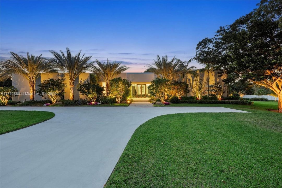 最近售出: $5,995,000 (4 贝兹, 4 浴室, 4589 平方英尺)