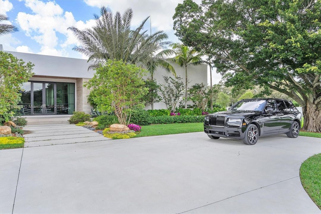 最近售出: $5,995,000 (4 贝兹, 4 浴室, 4589 平方英尺)