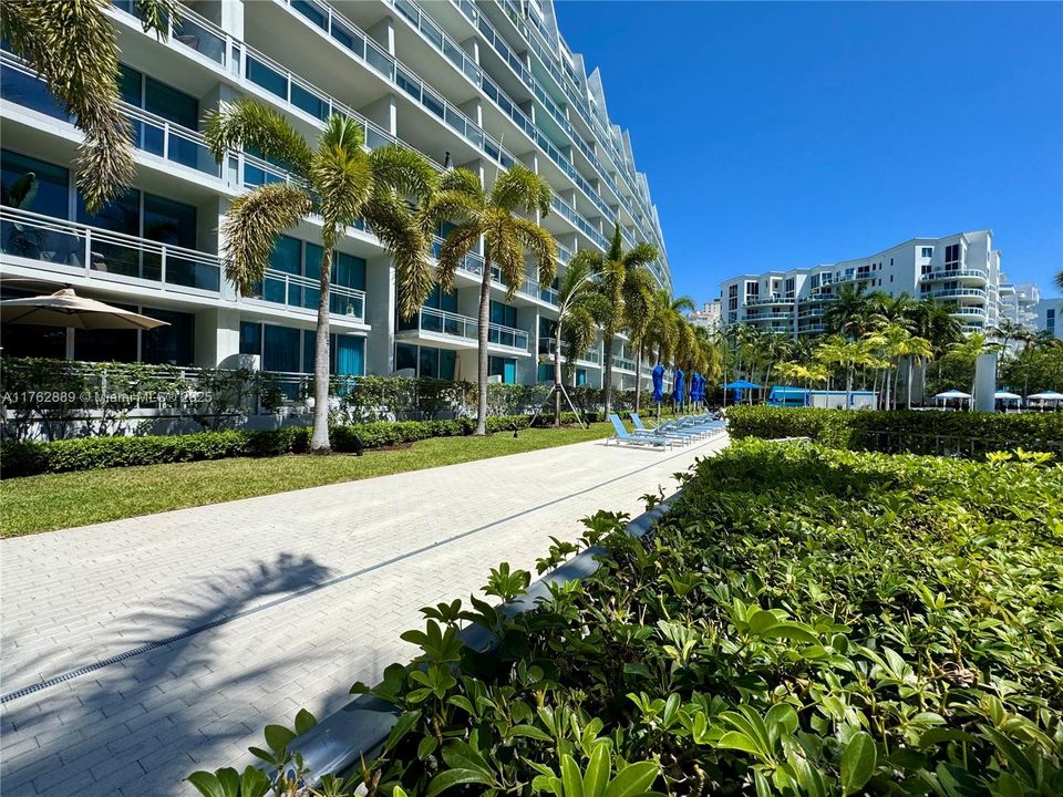 For Sale: $595,000 (2 beds, 3 baths, 1663 Square Feet)