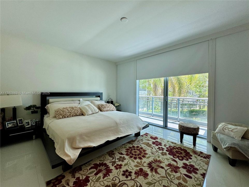 For Sale: $595,000 (2 beds, 3 baths, 1663 Square Feet)