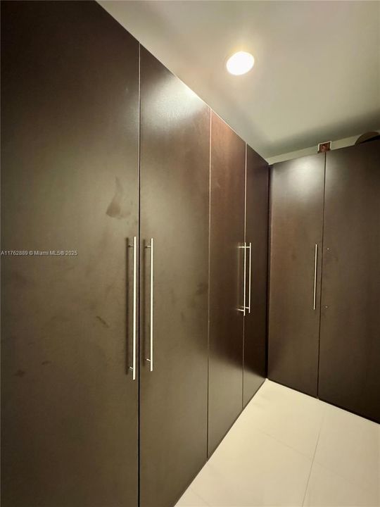 For Sale: $595,000 (2 beds, 3 baths, 1663 Square Feet)