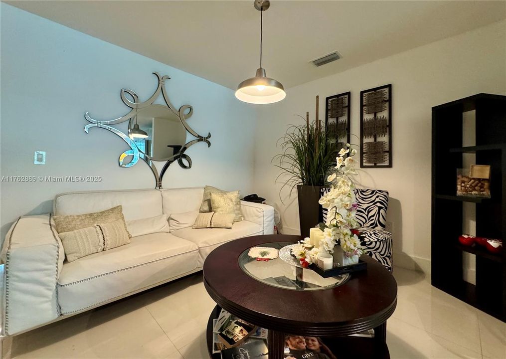 For Sale: $595,000 (2 beds, 3 baths, 1663 Square Feet)