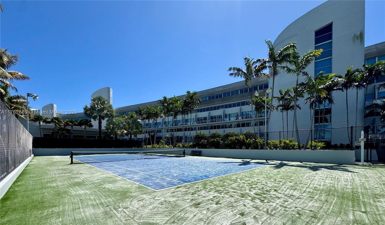 For Sale: $595,000 (2 beds, 3 baths, 1663 Square Feet)