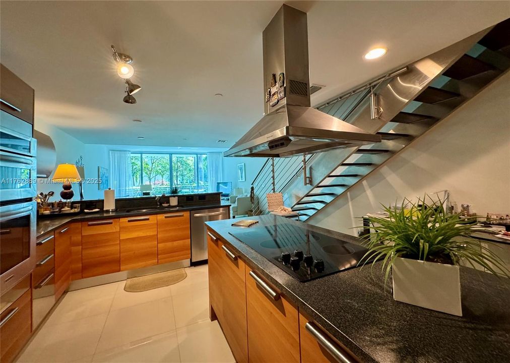 For Sale: $595,000 (2 beds, 3 baths, 1663 Square Feet)