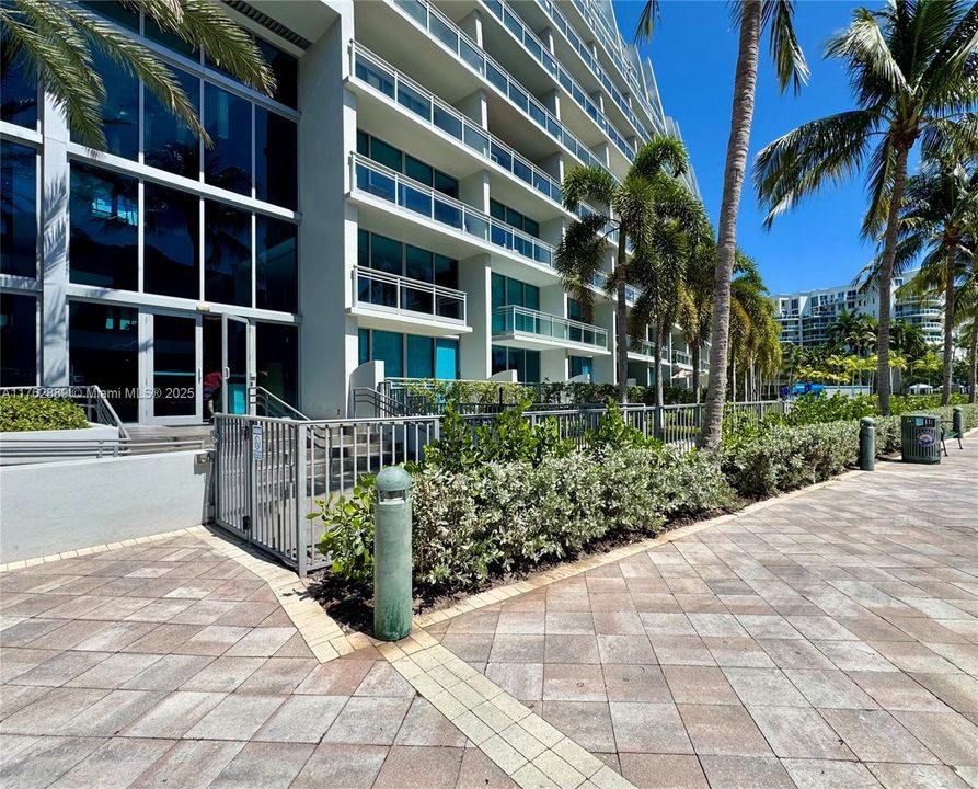 For Sale: $595,000 (2 beds, 3 baths, 1663 Square Feet)